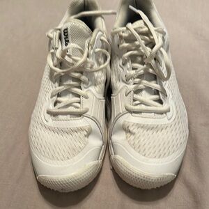 Wilson woman’s White  tennis court shoe